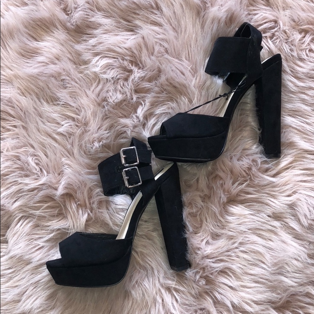 NWT platform heels